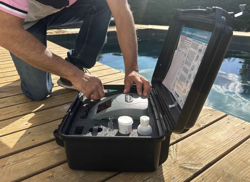 photomètre de piscine et algues, l'outil indispensable